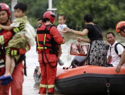 China Dilanda Bencana Banjir Sampai sekarang Longsor, 15 Orang Tewas