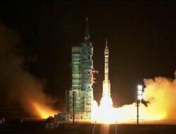 Detik-detik Misi Shenzhou-19 China Meluncur ke Luar Angkasa