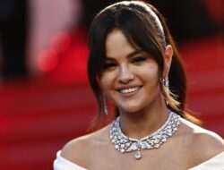 Selena Gomez Resmi Bertunangan dengan Benny Blanco