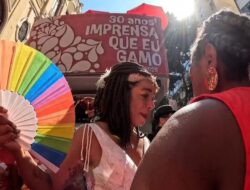 Pesta Dansa Jalanan di Rio de Janeiro di Tengah Cuaca Panas