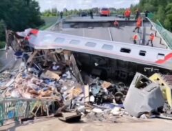 Dugaan Sabotase Dua Jembatan Rusia Ambruk Saat Kereta Lewat