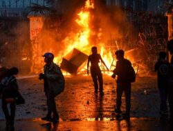 Aksi Bakar Dua Kendaraan Bermotor Roda Dua di Polsek Jatinegara Jatim Merembet ke Gerbang
