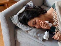 8 Tips Menghentikan Flu Ketika Kamu Mulai Merasa Sakit
