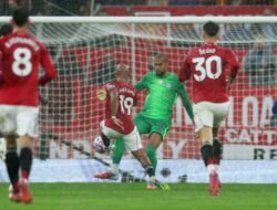 Diwarnai 2 Kartu Merah, MU Kalahkan Chelsea