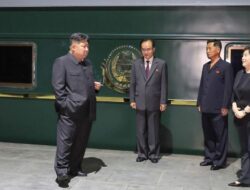 Xi Jinping Sambut Kedatangan Kim Jong Un di Beijing