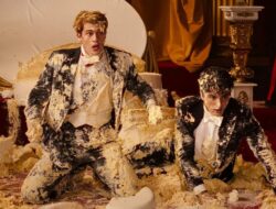 Sekuel RWRB Dapat Lampu Hijau, Pamer Judul Red White & Royal Wedding