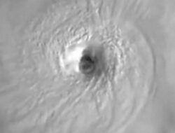 Penampakan Pergerakan Badai Besar Melissa via Satelit