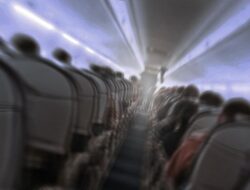 Emirates Pakai AI untuk Prediksi Turbulensi Selama Penerbangan