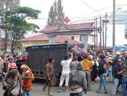 Massa Lempari Mapolres Dairi Pakai Batu-Botol Kaca, 10 Polisi Terluka