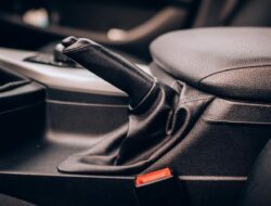 Trik Tepat Gunakan Rem Tangan