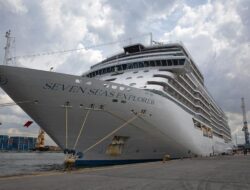 Tanjung Priok Kedatangan Tamu Mewah, Kapal Pesiar Seven Seas Explorer