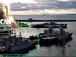 Penampakan Kapal Selam Rusia Meledak Dihantam Drone Laut Ukraina