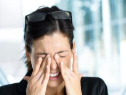 Sering Disebut Mata Ngantuk, Apa Itu Ptosis?