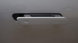 China Larang Kendaraan Pribadi Listrik Pakai Gagang Pintu Elektronik Mulai 2027