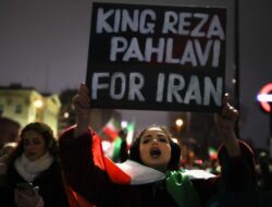 Unjuk Rasa Makin Panas, Iran Ancam AS-Israel Jangan Ikut Campur