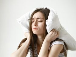 Ini Bedanya Kurang Tidur dan Insomnia Menurut Ilmuwan : Okezone Women